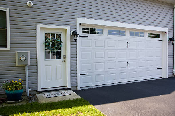 24/7 Emergency Garage Door Panel Replacement experts in Landover Hills, MD